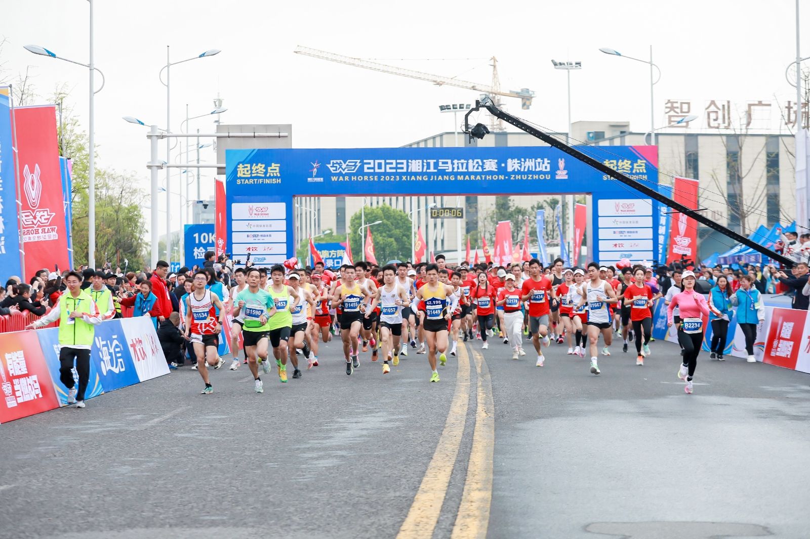 敢为人先·与湘江奔跑 ｜战马2023湘江马拉松株洲站鸣枪起跑！